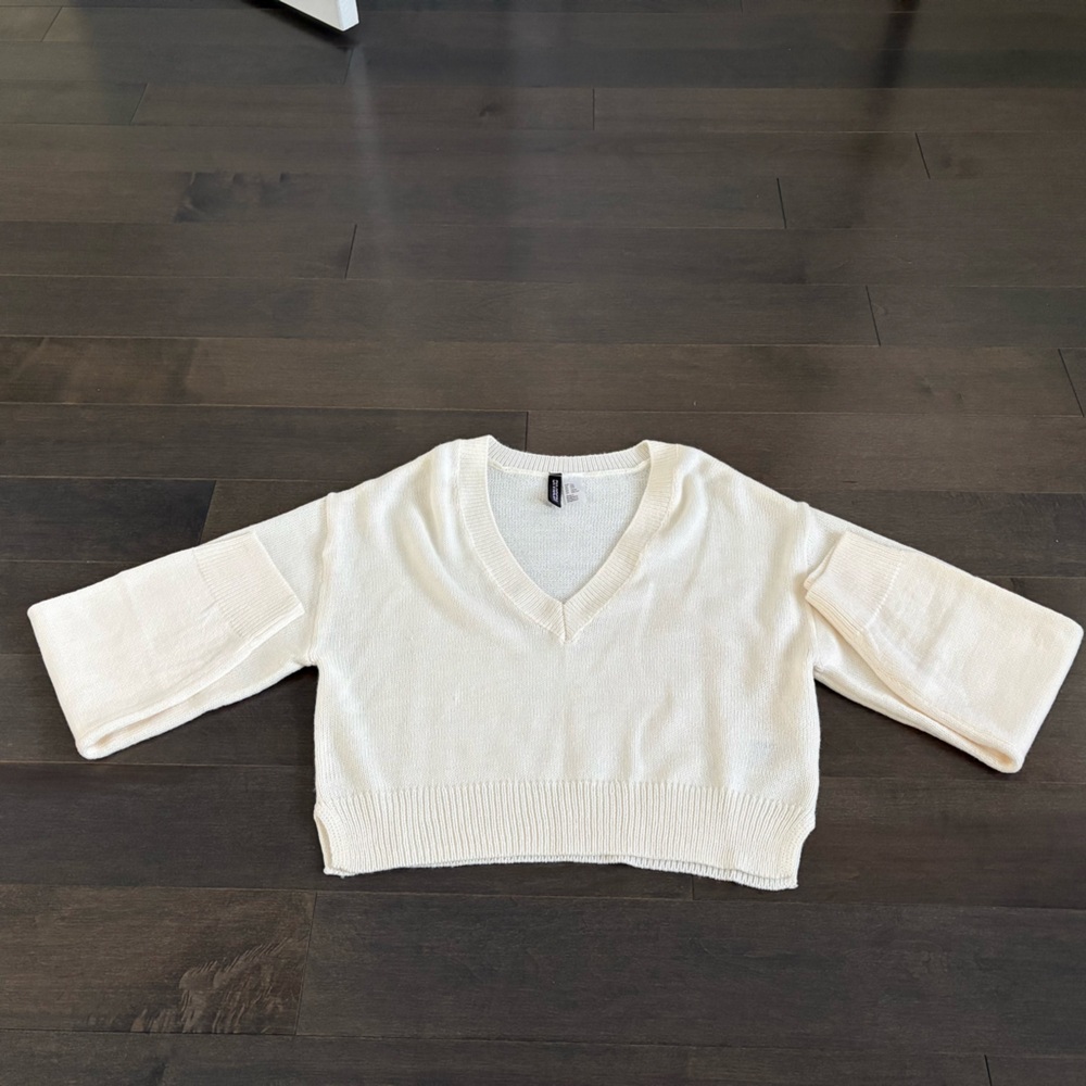 H&M Beige/White Long Sleeve Cropped Sweater V-Neck Size XXS Valentines Day - Picture 6 of 10